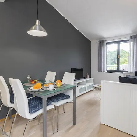 Cozy In With Wifi Apartment Porec