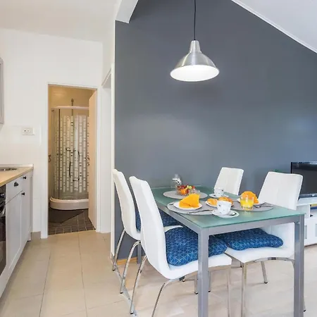 Apartment Cozy In With Wifi Porec